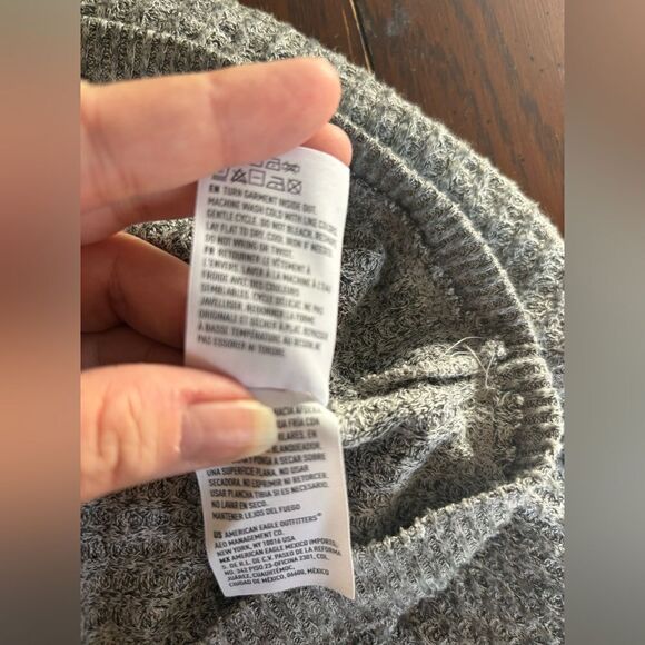 American Eagle gray neck long sleeve top with button detail  size XS/S - Picture 10 of 10